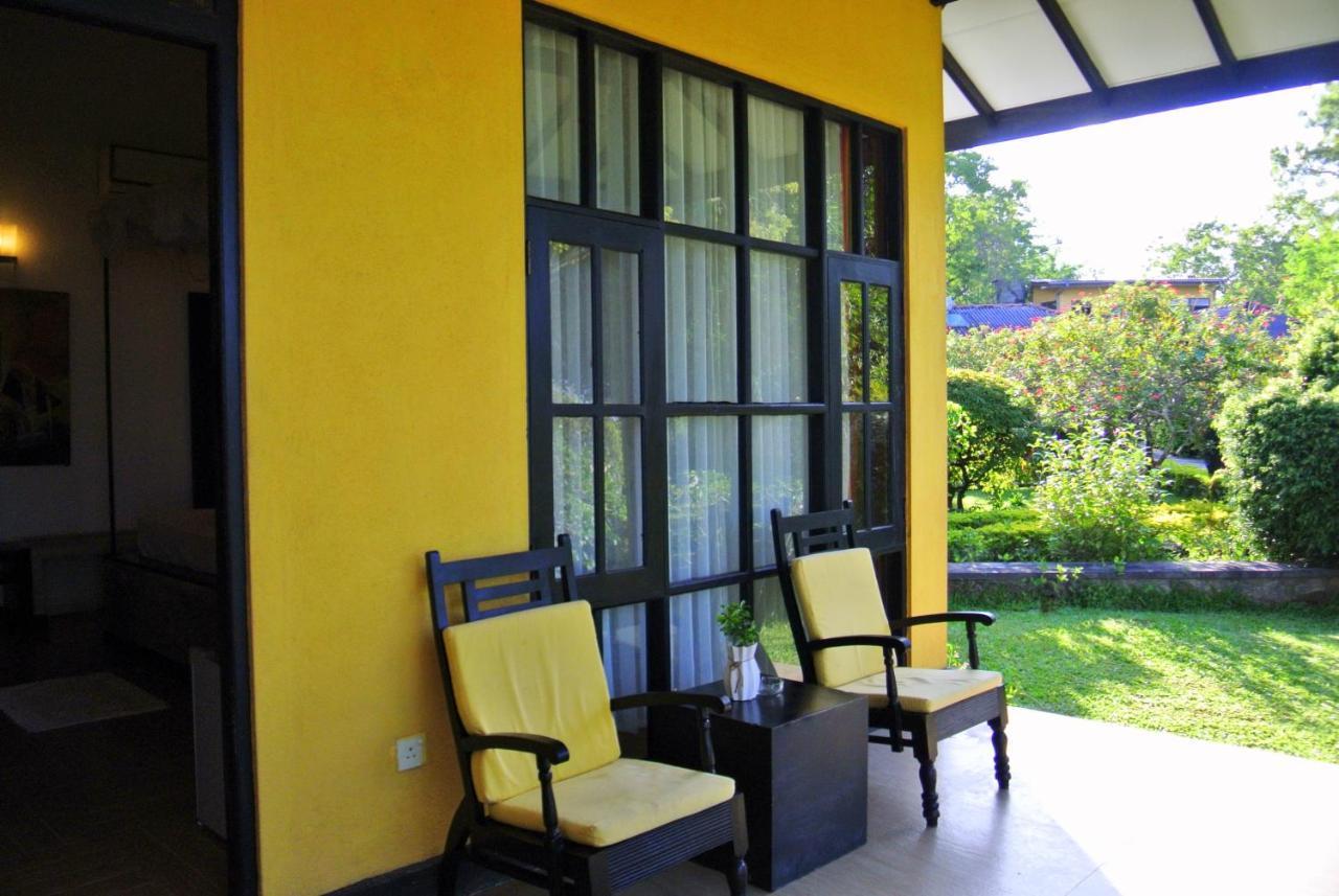 Flower Garden Lake Resort Tissamaharama Dış mekan fotoğraf