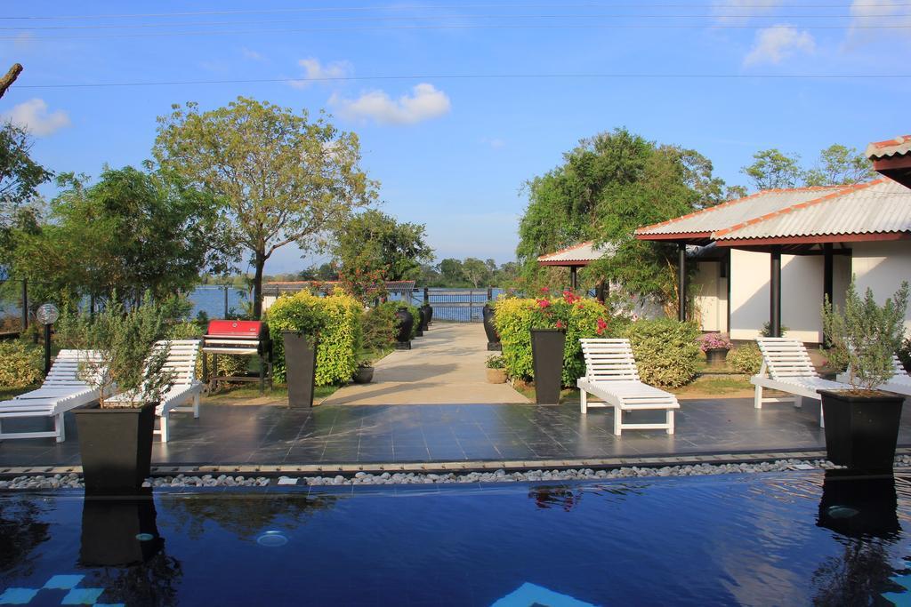 Flower Garden Lake Resort Tissamaharama Dış mekan fotoğraf