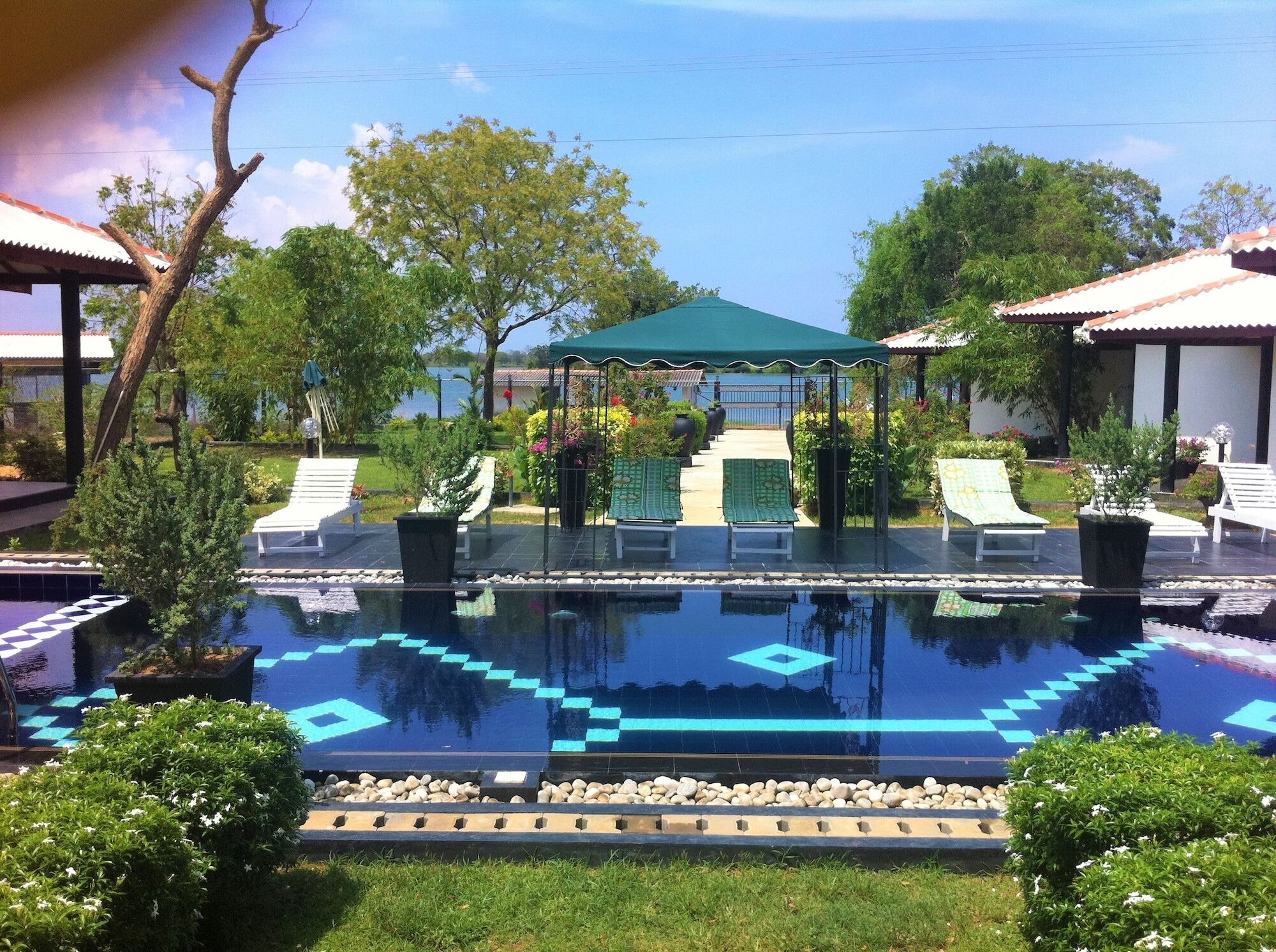 Flower Garden Lake Resort Tissamaharama Dış mekan fotoğraf