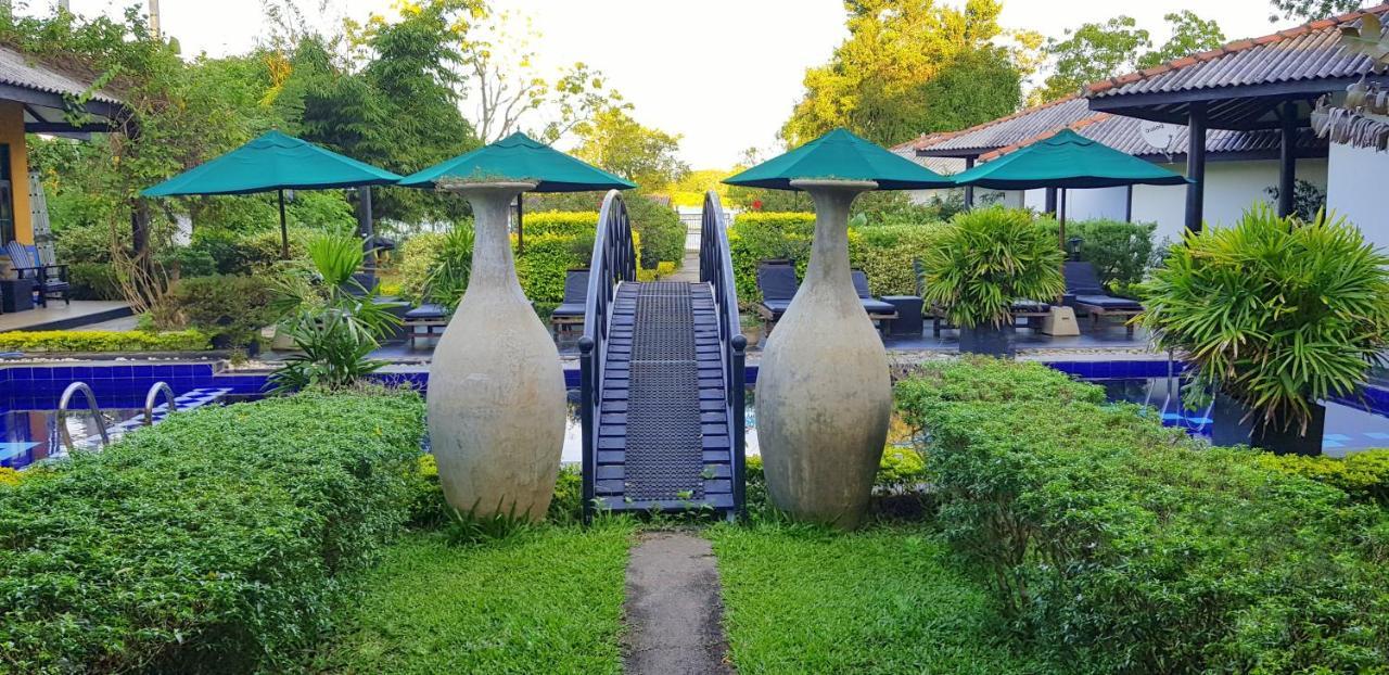 Flower Garden Lake Resort Tissamaharama Dış mekan fotoğraf